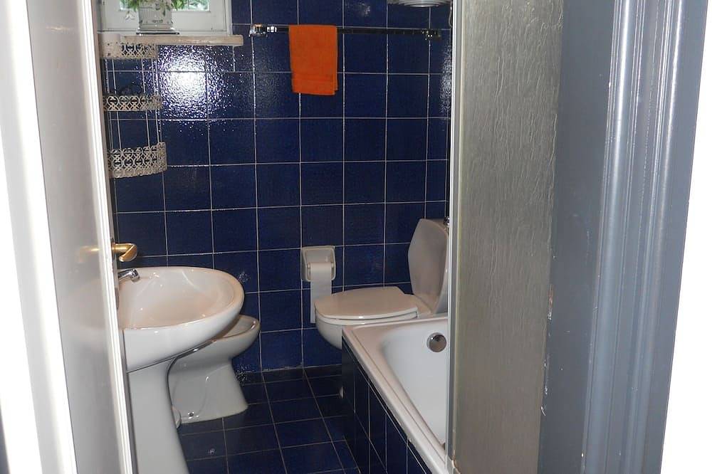 Geheel appartement, Appartement op het platteland met uitzicht op het meer in de \"Residence van de Pasha\" in Oggebbio, Gemeente Oggebbio