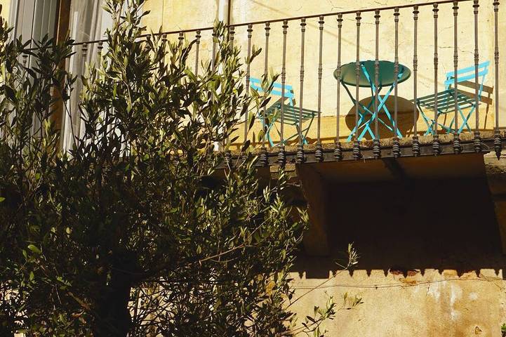 Location de vacances pour 15 personnes, avec balcon ainsi que jardin et piscine à La Tour-sur-Orb
