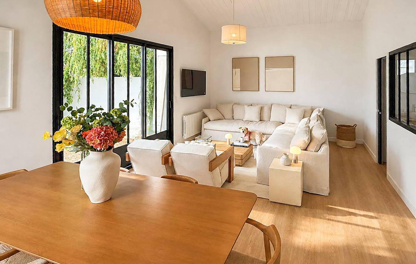 Cozy 2km to Beach: Free WiFi, TV, Garden & Parking! in Les Portes-en-Ré, Ile de Re