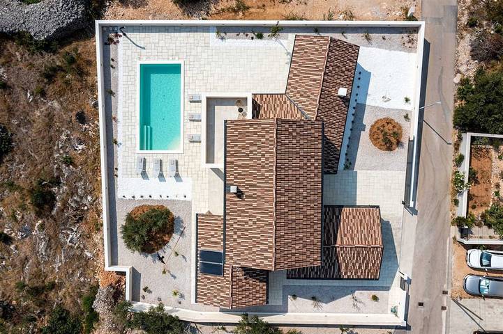 Villa for 8 people, with garden in Tisno