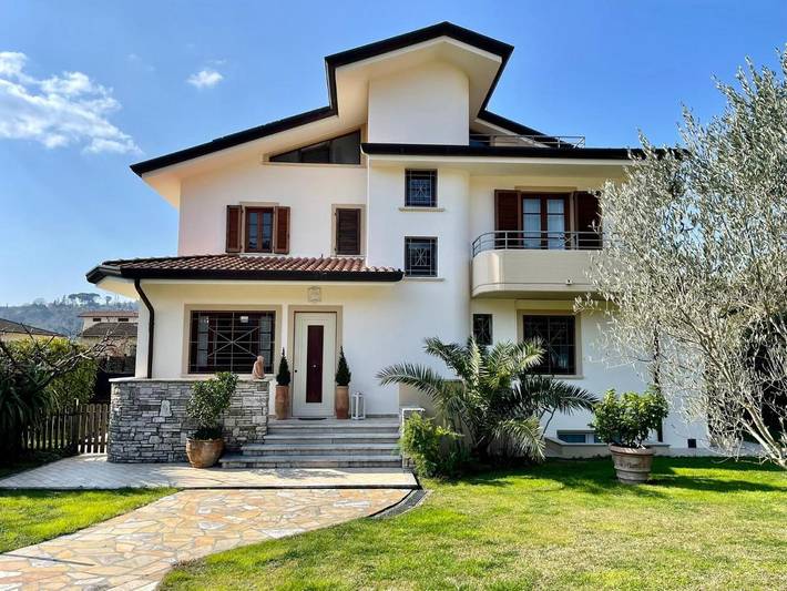 B&b per 2 persone, con Terrazza e Idromassaggio nonché Giardino e Panorama a Massarosa