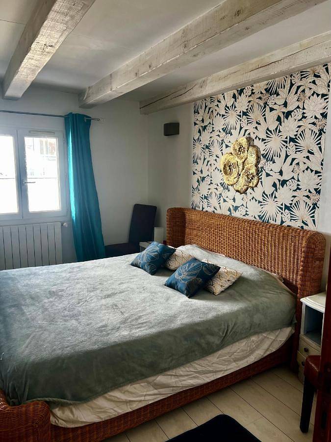 Appartement entier, Three-Bedroom Standard Apartment in Sainte-Tulle, Parc naturel régional du Luberon