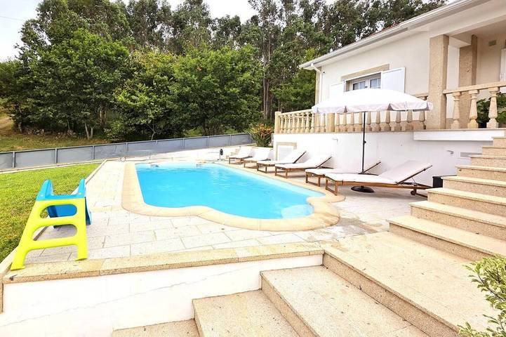 Gîte pour 6 personnes, avec balcon et jardin
