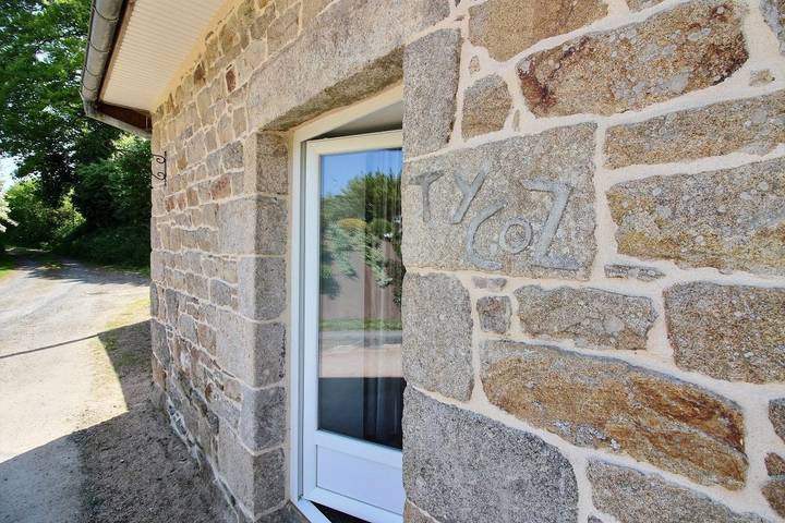 Gîte pour 4 personnes, avec jardin à Ploubezre - 3