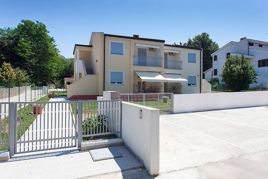 Ganze Ferienwohnung, Wohnung Rosi mit beheiztem Gemeinschaftspool, in Kukci, Porec und Umgebung