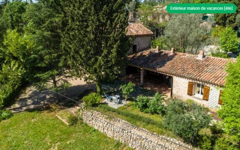 Location de vacances pour 8 personnes, avec piscine ainsi que jardin et vue, adapté aux familles à Seillans - 4