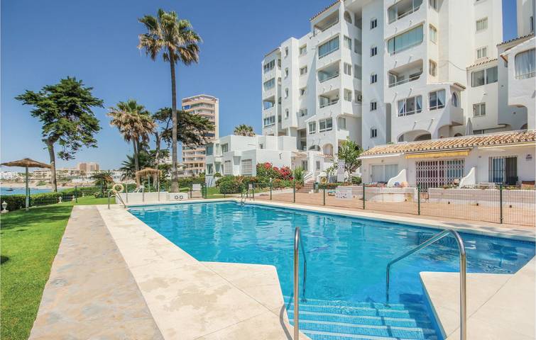 Entire holiday apartment, Sea view apartment with pool, AC & WiFi near Calahonda beach in La Cala de Mijas, Mijas