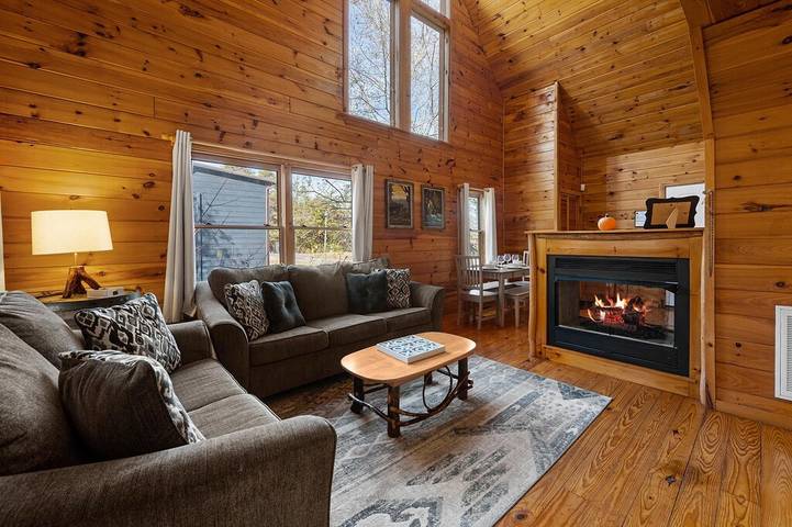 Log cabin for 6 people, with terrace and hot tub in Sevierville