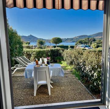 Gîte pour 3 personnes, avec piscine ainsi que jardin et terrasse à Saint-Raphaël