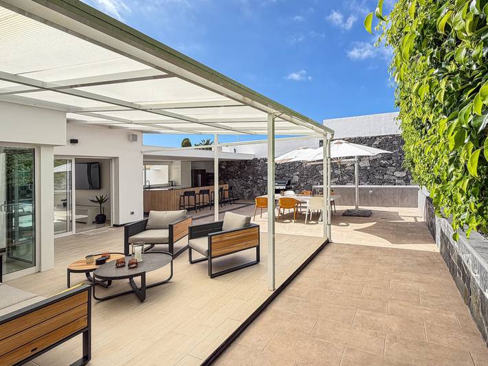 Exclusiva villa con piscina climatizada, vistas a la montaña, wifi y aire acondicionado in Adeje, Tenerife Sur