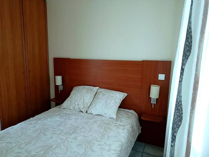 Gîte pour 6 personnes, avec Balcon ainsi que Terrasse et Piscine à Chaveignes - 2
