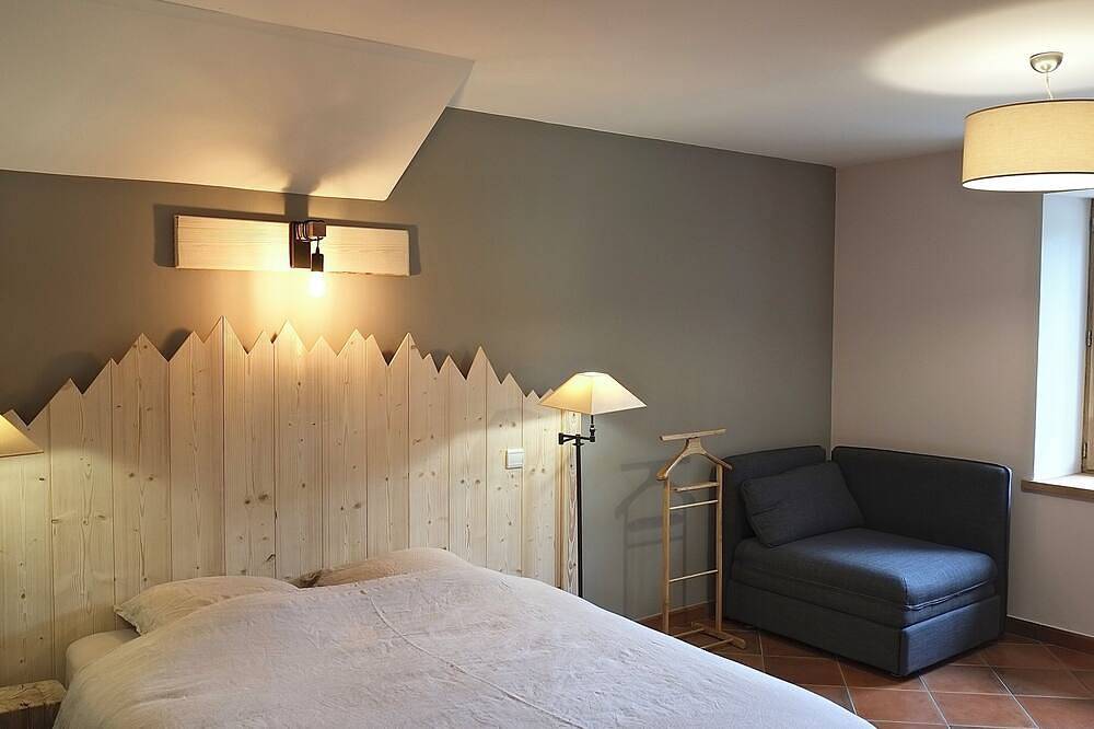 Appartement entier, La Bergerie, appart dans vieux corps de ferme! in Nâves-Parmelan, Région d'Annecy