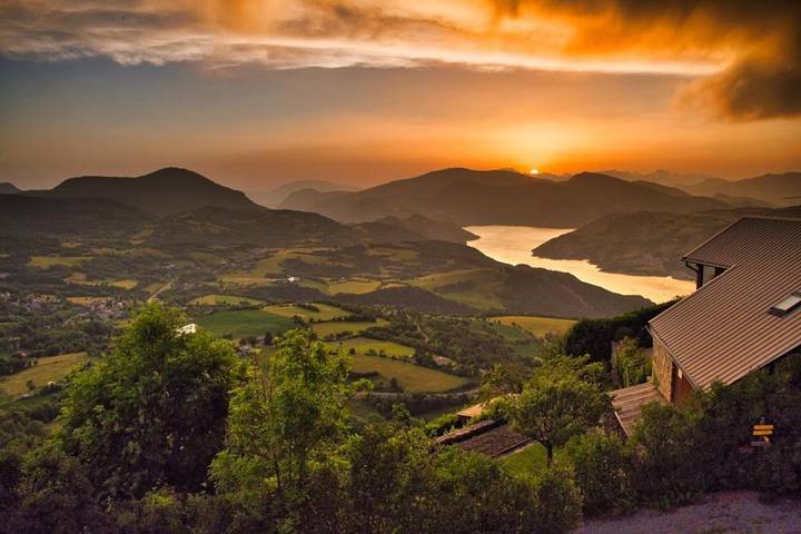 Gîte pour 8 personnes, avec jardin ainsi que vue sur le lac et vue, animaux acceptés à Saint-Vincent-les-Forts - 2