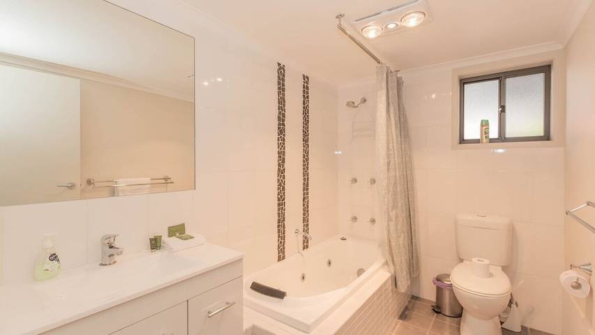 Holiday home for 10 people, with balcony in Jindabyne