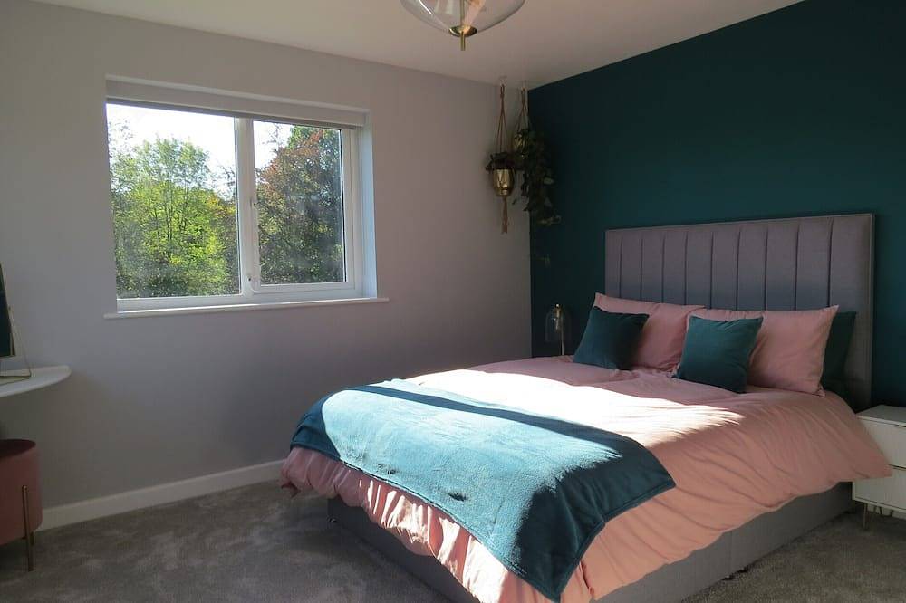 Entire apartment, Luxury Apartment with Private Pool and Hot Tub in Tiverton, Devon