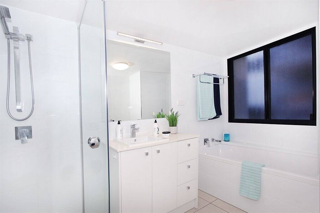 Ganze Wohnung, Unit 1 'Phoenix' /1736 David Low Way, Coolum Beach in Coolum Beach, Sunshine Coast