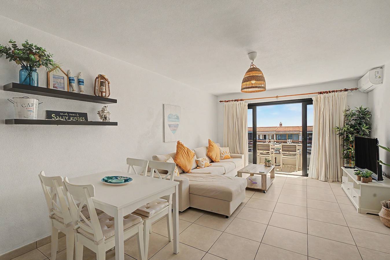 Ganze Wohnung, 'Apartment with Beautiful Ocean View' mit Pool, Garten, Terrasse und Wlan in Callao de la Cochina (Arona), Arona
