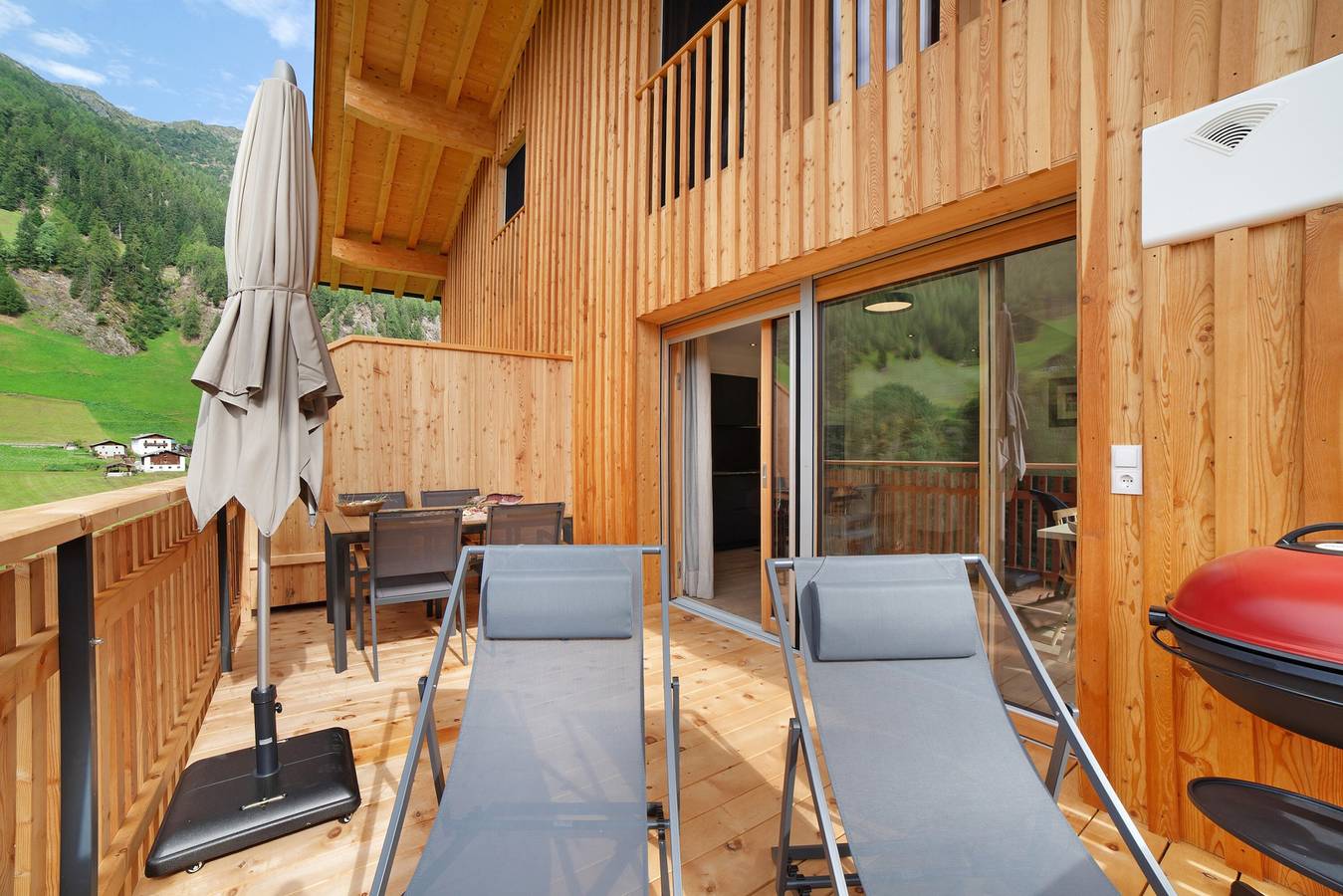 Ganze Wohnung, Ferienwohnung 'Herrischner 2' mit Bergblick, privater Terrasse und Wlan in Stubaier Alpen, Moos in Passeier