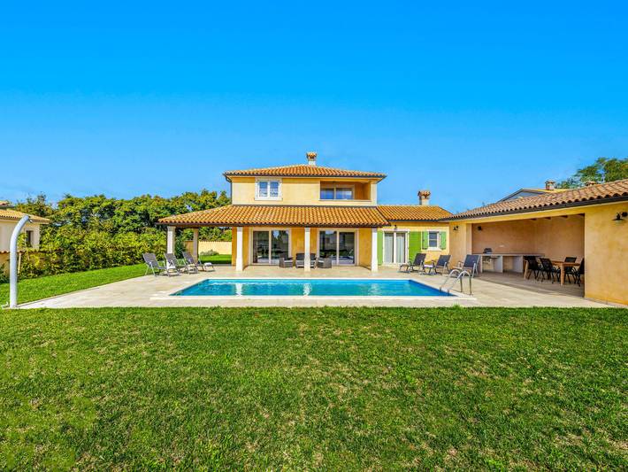 Ferienhaus für 6 Personen, mit Ausblick und Pool sowie Terrasse und Garten