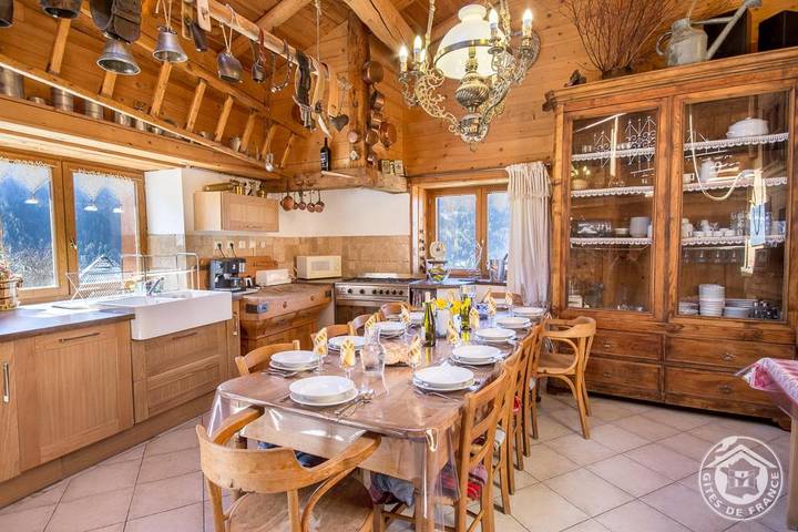 Gîte pour 15 personnes, avec jardin ainsi que vue et sauna, animaux acceptés dans Les Vignères - 3