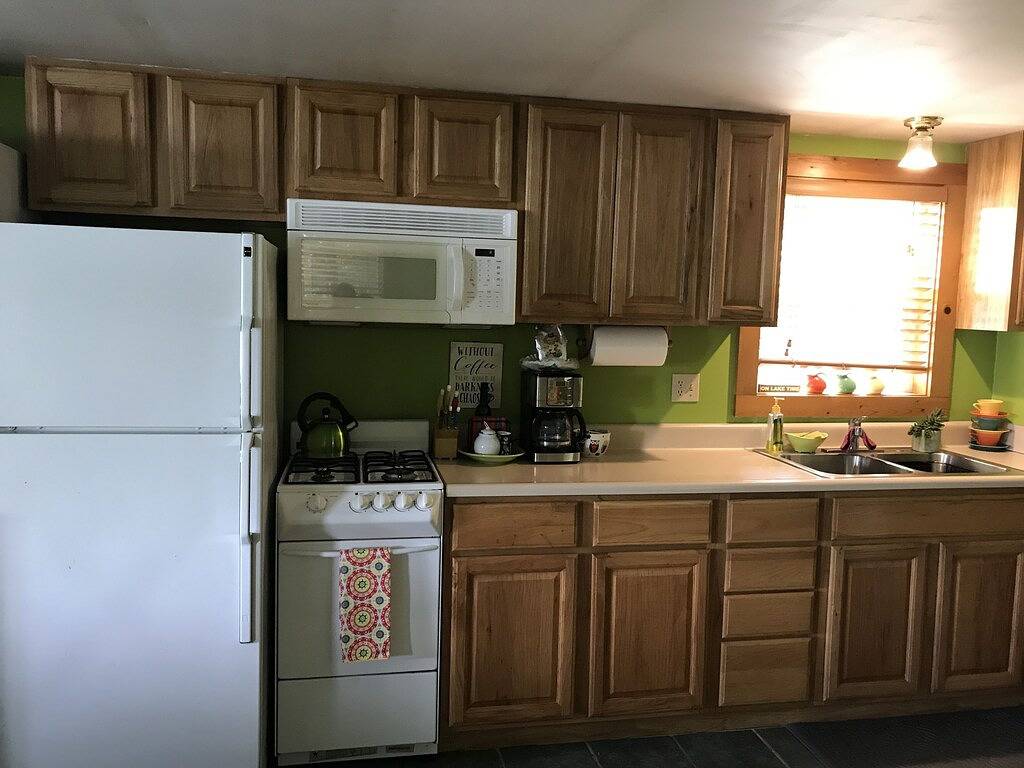 Ganze Wohnung, Adorable Studio Cottage on Beautiful Thayer Lake!! in Torch Lake