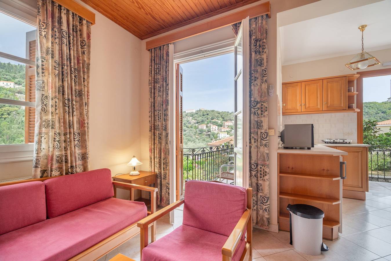 Monolocale intero, Appartamento 'Deluxe Double Studio' con Vista Montagna, Wi-Fi e Aria Condizionata in Itaca