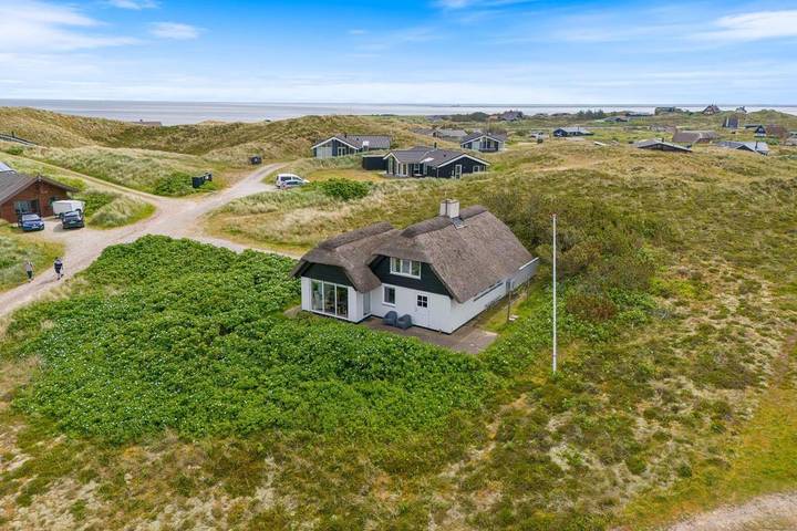 Villa für 4 Personen, mit Balkon und Balkon/Terrasse sowie Whirlpool und Terrasse in Hvide Sande