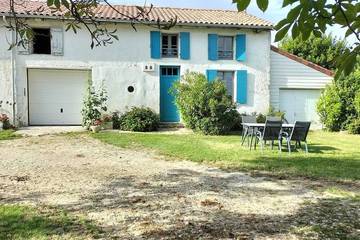 Gîte pour 4 personnes, avec jardin, animaux acceptés à Antezant-la-Chapelle