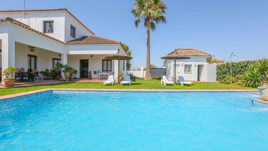 Chalet para 8 personas, con piscina y balcón/terraza en Marchena