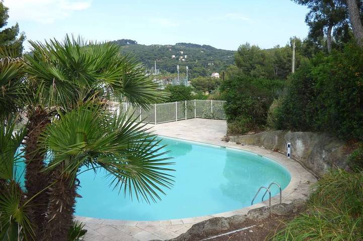Gîte pour 4 personnes, avec piscine et balcon, animaux acceptés dans Port Pin Rolland