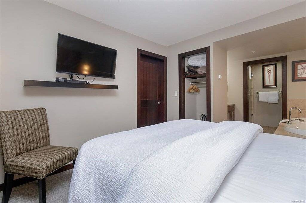 Ganze Wohnung, Spacious Family Condo Next to Resort Hot Tub! **Discount for 3+ Nights** in Parksville, Regional District of Nanaimo