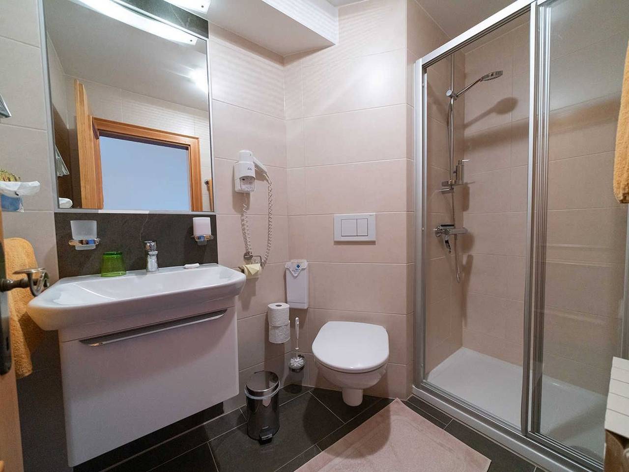 Ganze Ferienwohnung, Apartment Gaigg - Ferienwohnung in Weyregg am Attersee, Traunviertel