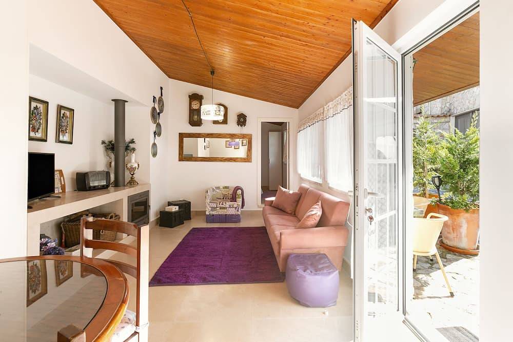 Casas da Gralha - Alfazema in Arrimal e Mendiga, Parque Natural das Serras de Aire e Candeeiros