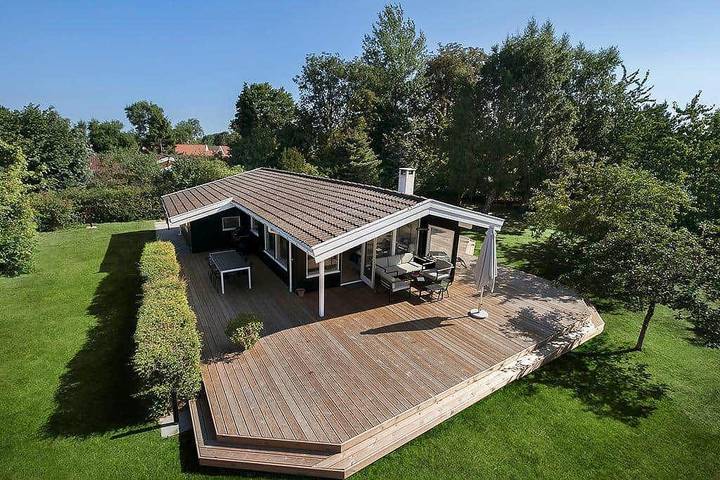 Ferieudlejning for 6 personer, med terrasse i Liseleje