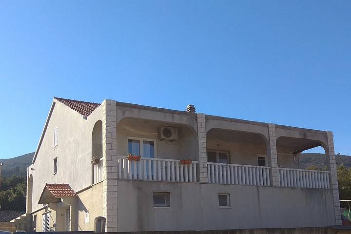 Ganze Wohnung, 2-Zimmer-Ferienwohnung mit Terrasse und Meerblick Kneza, Korcula -b in Račišće (Dalmatien), Korcula