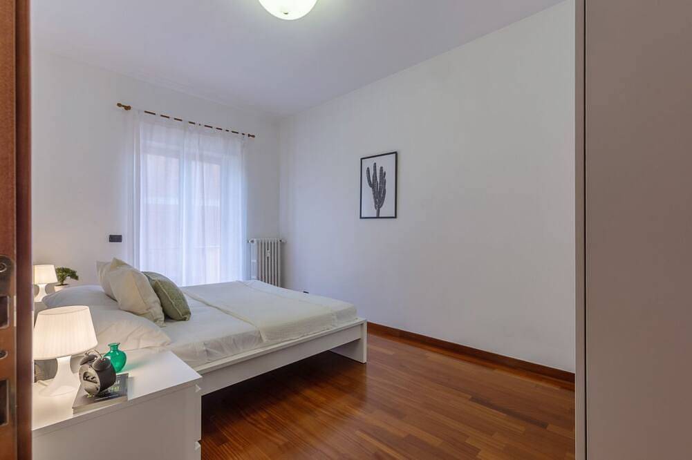 Apartamento entero, Guesthost - Comfortable 80 sqm apartment that can accommodate up to 7 people located on the third floor of a building without a lift.The property is located in the center of Ferrara just outside the eastern walls, a few steps from Corso della Giovecca.Th in Ferrara, Provincia de Ferrara
