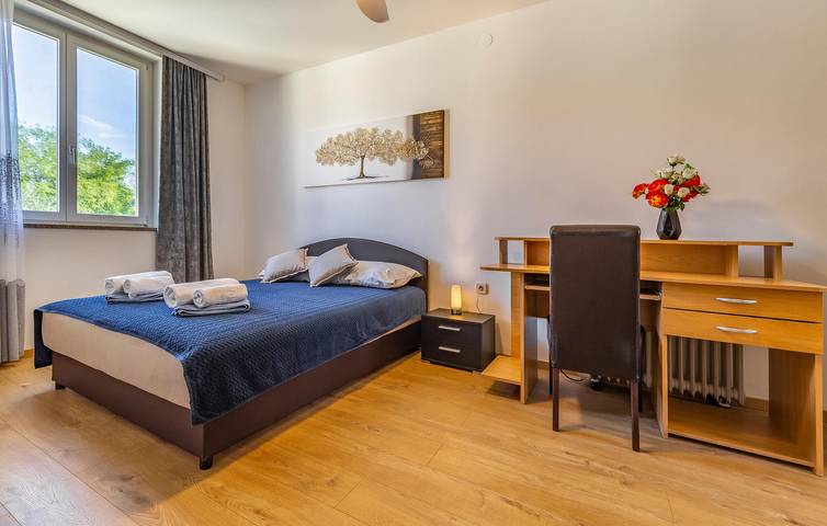 Ganze Ferienwohnung, Gemütliche Ferienwohnung mit Terrasse, WLAN und Parkplatz in der Nähe des Stadtzentrums von Sisan in Sisan, Südküste Istrien