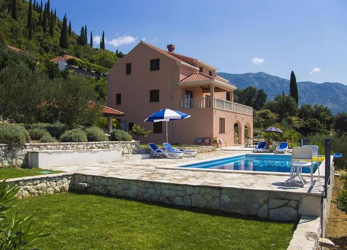 Villa pour 5 personnes, avec terrasse et piscine