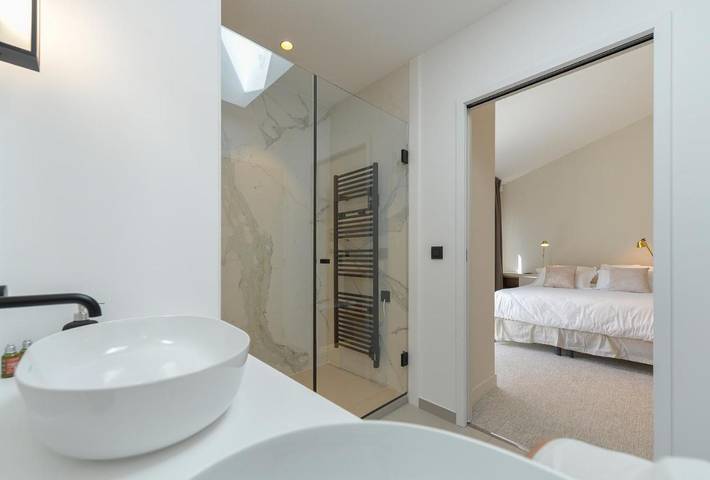 Location de vacances pour 2 personnes, avec piscine ainsi que jardin et vue à Châteauneuf-le-Rouge - 3