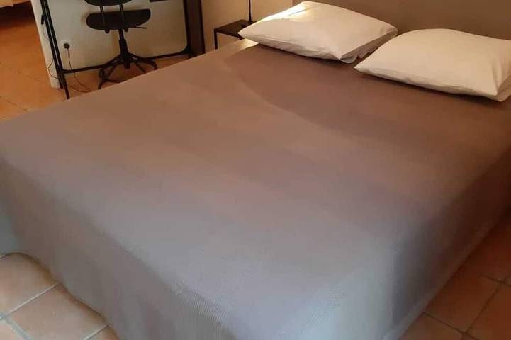 Apartment Rdj in quiet property in the countryside, near Lyon in Charbonnières-les-Bains, Lyon region