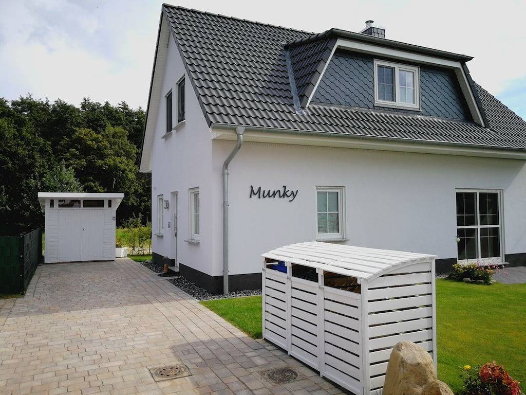 Ferienhaus in Breege mit Schwimmbecken in Breege, Rügen