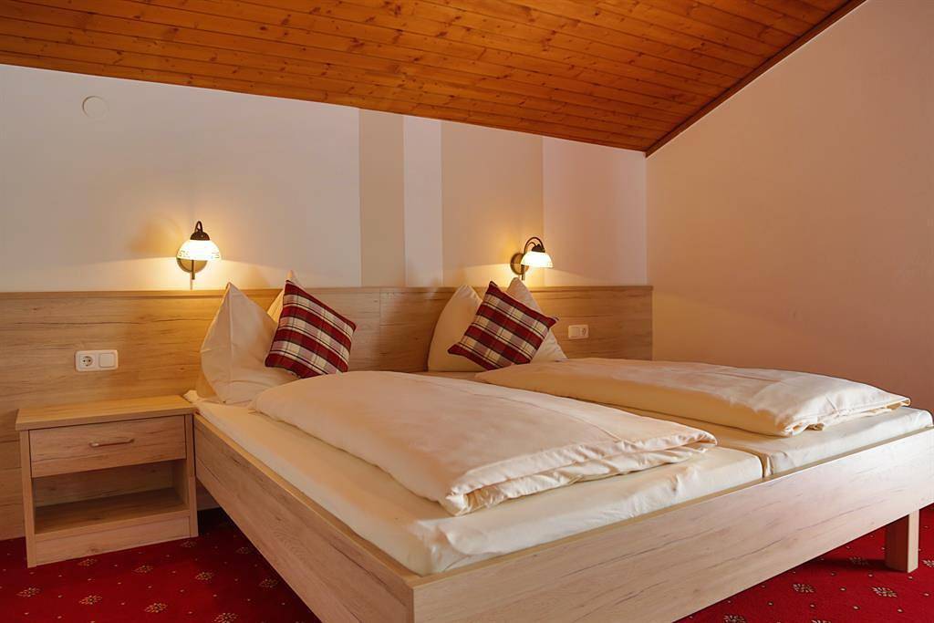 Doppelzimmer, Dusche oder Bad und Wc, 1 Schlafraum in Heiligenblut, Bezirk Spittal an der Drau