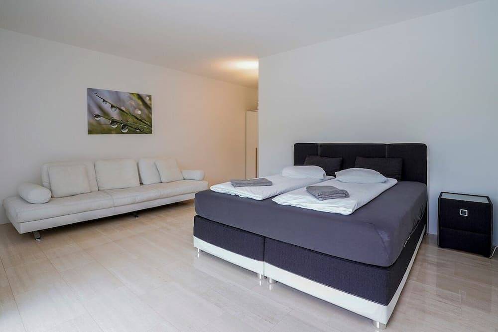 The Glass House & Spa Swisshomebnb in Caslano, Luganersee