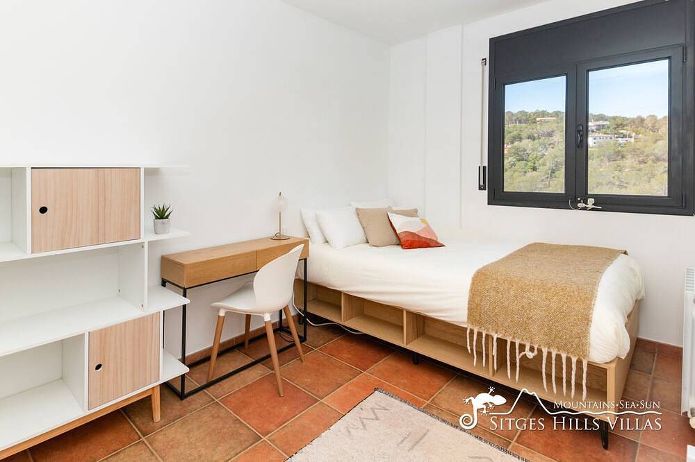 Villa Serranita - Stylish Holiday Home with Views and A/C in Olivella, Garraf