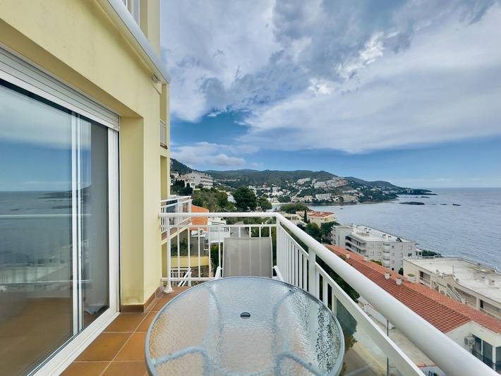 Appartamento per 4 persone, con piscina e vista oceano nonché balcone/terrazza a Roses