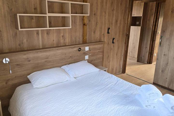 Gîte pour 6 personnes, avec terrasse ainsi que piscine et jardin à Brullioles - 3