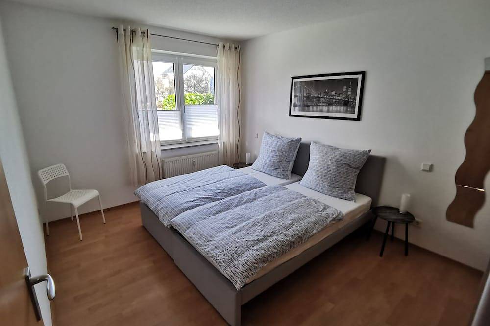 Ganze Wohnung, Moderne Ferienwohnung in ruhiger Lage, ca. 8 km vom Bodensee in Steißlingen, Landkreis Konstanz