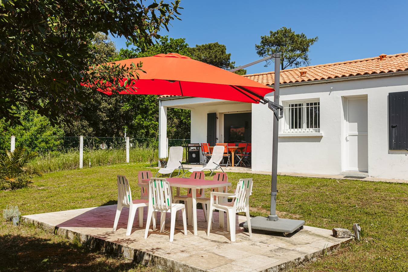 Évasion Parfaite entre Plage et Forêt – Maison Confortable avec Terrasses et Jardin Privé in Saint-Trojan-les-Bains, Côte de Beauté