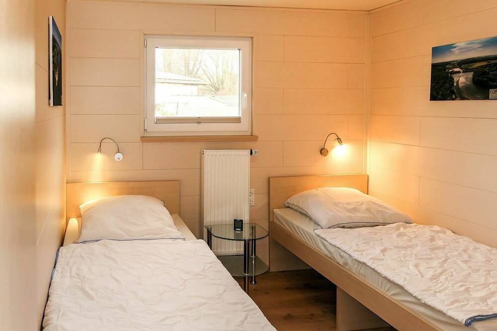 Schöne Wohnung in einem Ferienhaus mit  W-Lan, Pool, Tv, Terrasse und Haustiere erlaubt in Bad Emstal, Hessisches Bergland