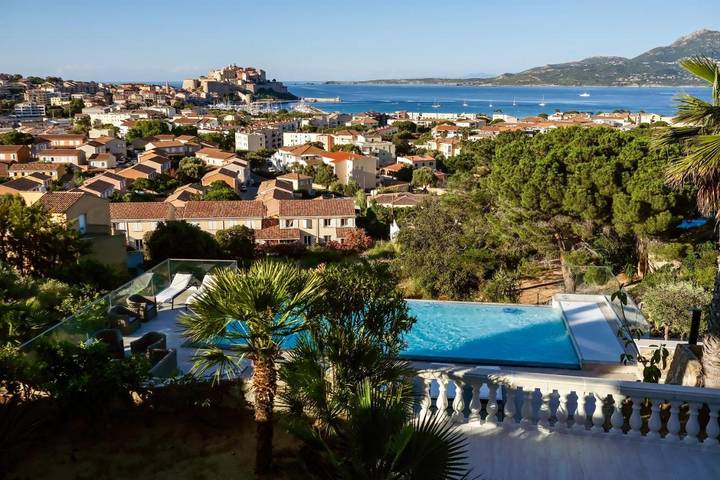 Ferienhaus für 2 Personen, mit Ausblick und Garten sowie Pool in Calvi